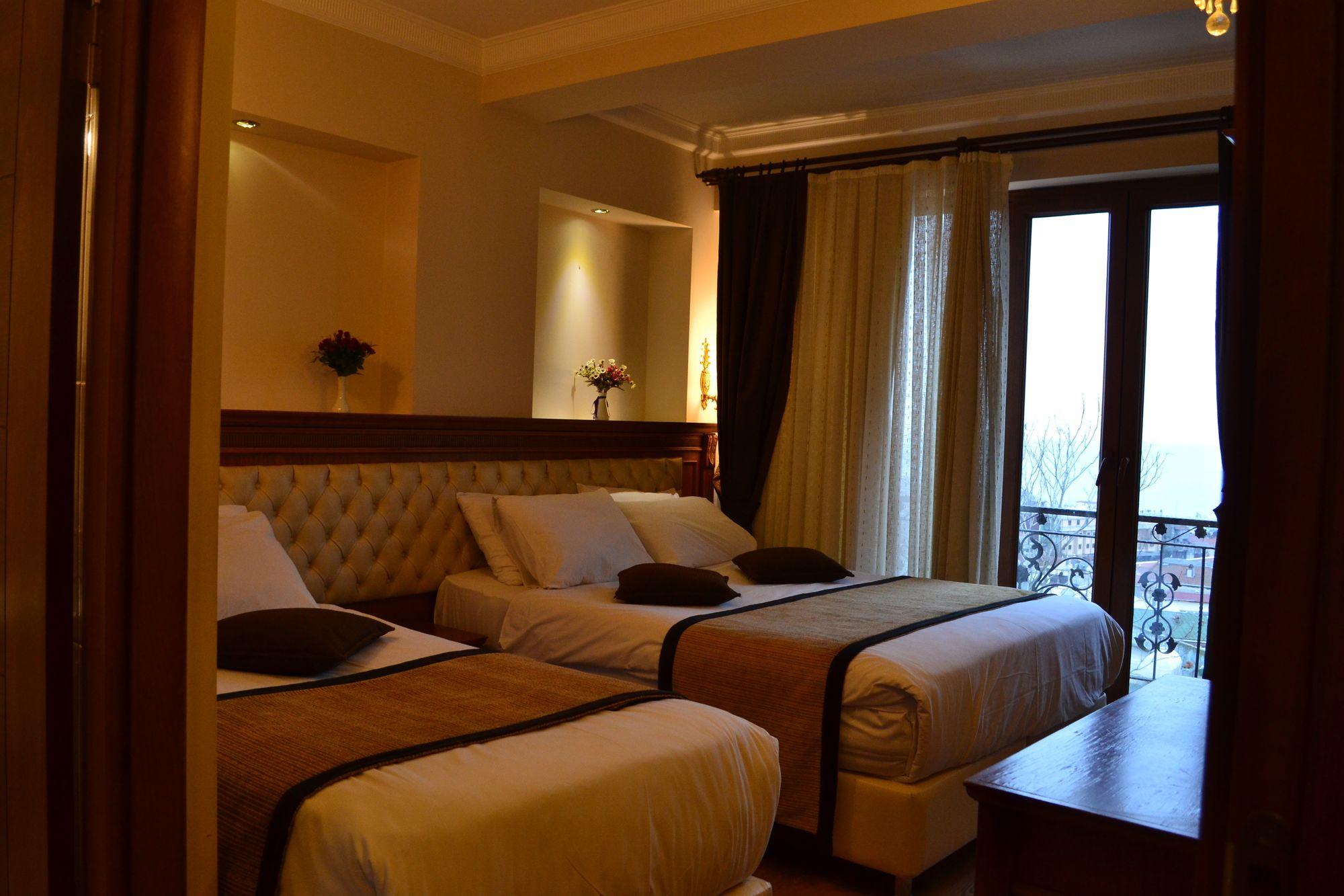 Seven Days - Otel